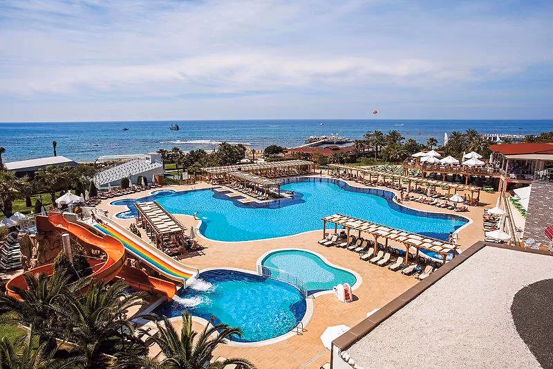 De zwembaden van Arcanus Side Resort in Sorgun