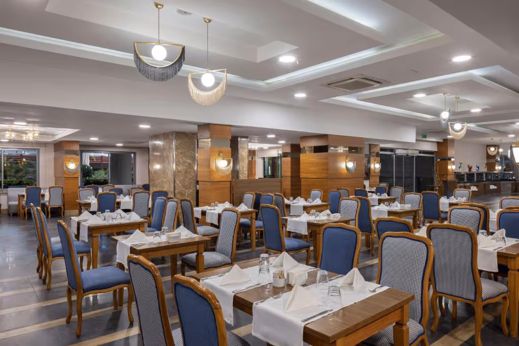 Restaurant van Wyndham Garden Lara waar je all inclusive kunt eten